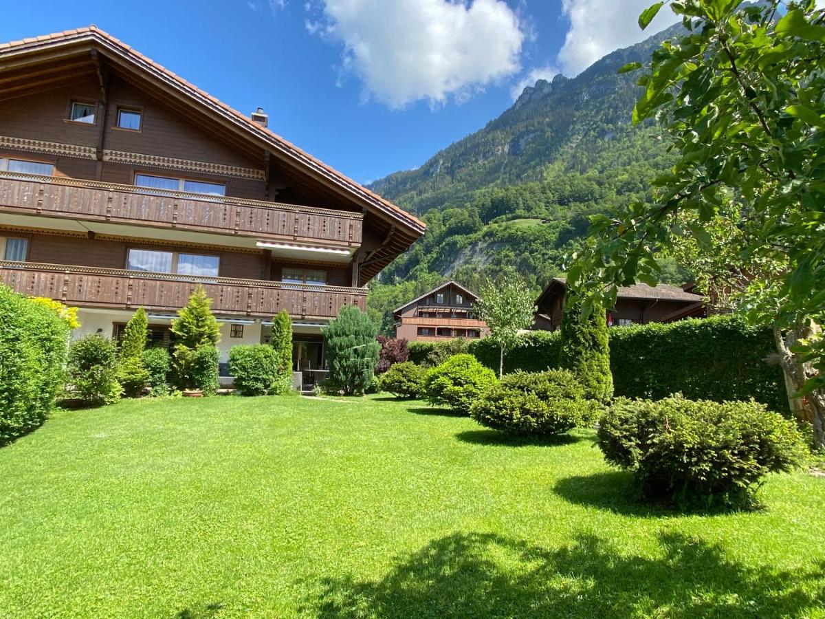 An Apartment In A Modern Swiss Chalet Iseltwald Exterior photo